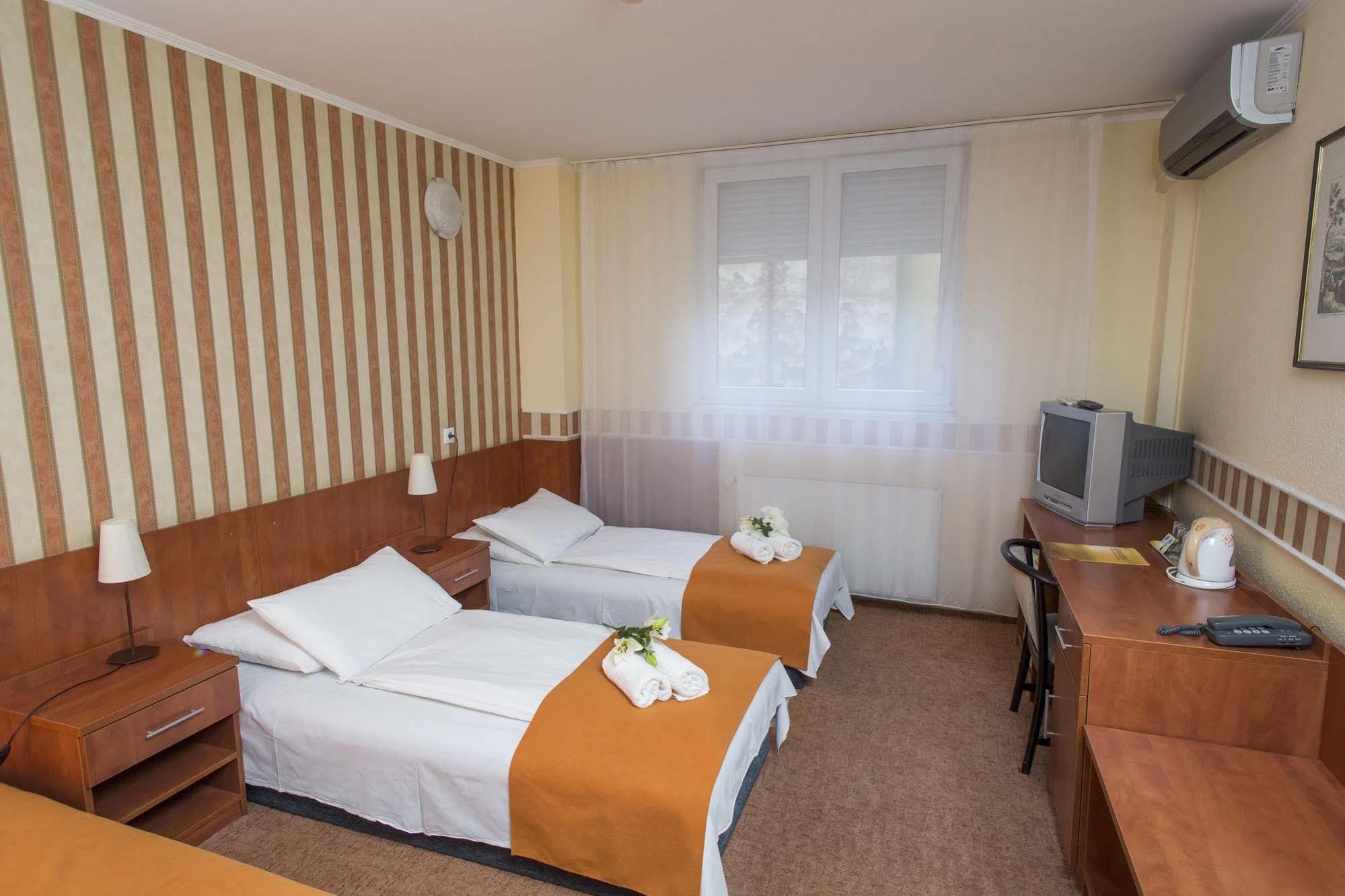 Atlantic Hotel Budapest Exterior photo