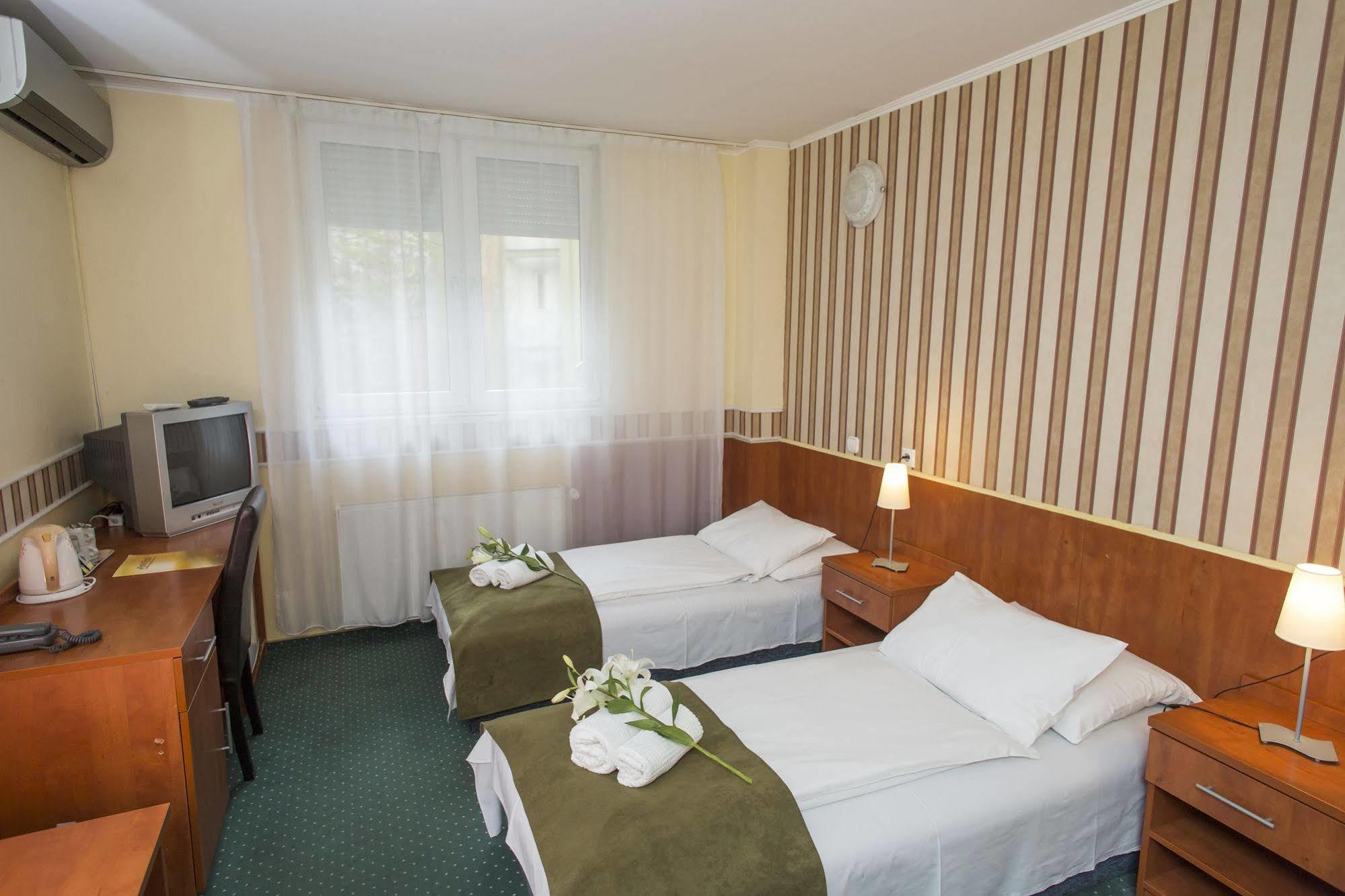 Atlantic Hotel Budapest Exterior photo